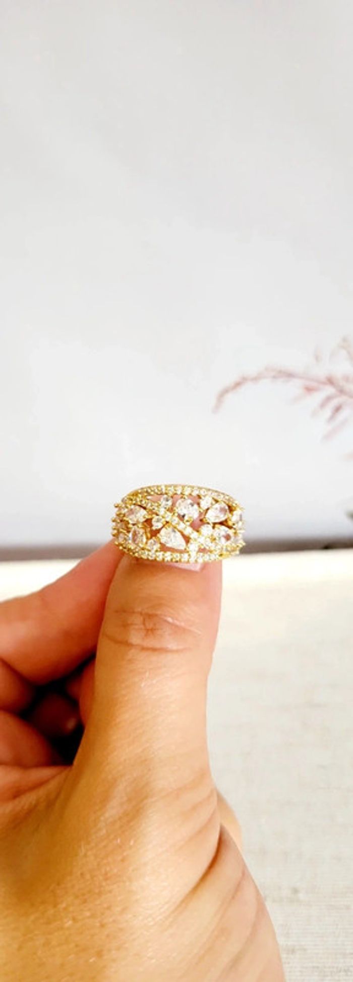 Bague dorée avec strass brillants - photo numéro 3