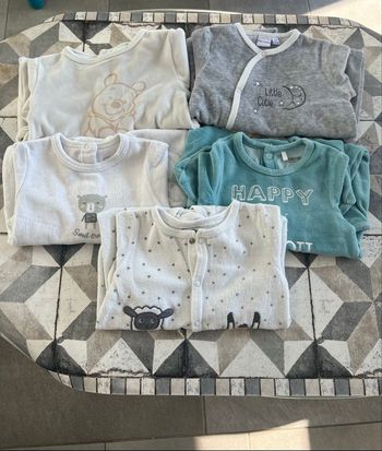 Lot de pyjamas velour 3 mois.