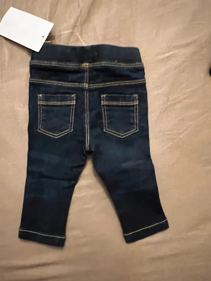 Jeans neuf avec étiquette - photo numéro 2