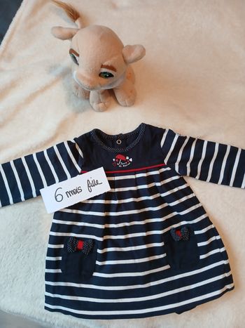 Robe 6 mois fille tres bon état 