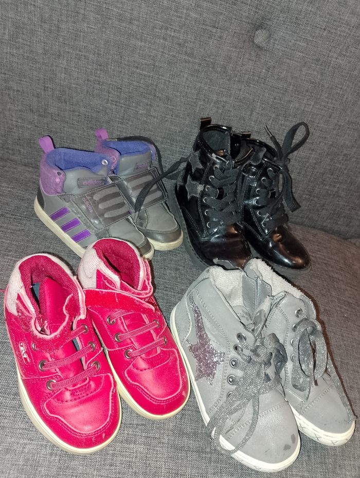 Différentes chaussures pointure 25