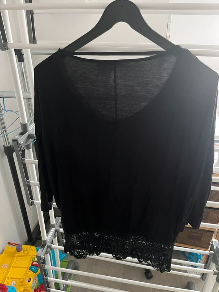Haut noir à dentelle - photo numéro 2