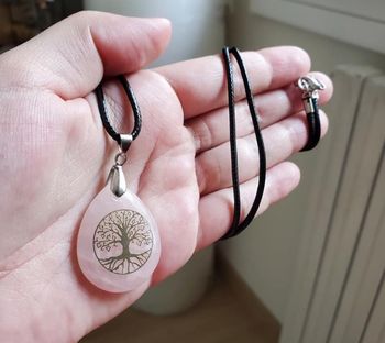 Collier pendentif pierre Quartz rose

et cordon cuir