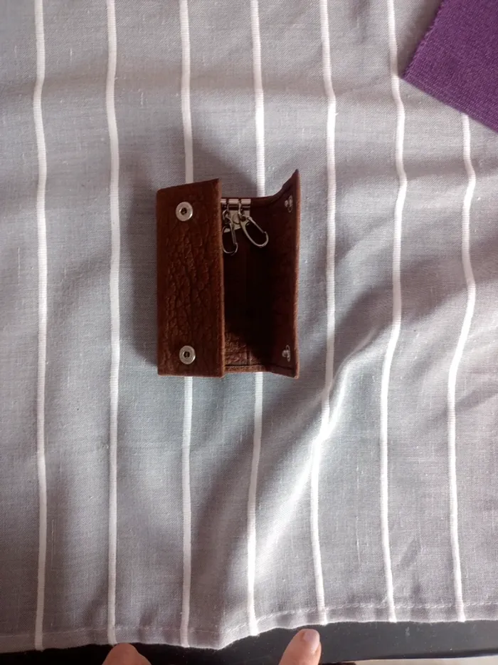 Pochette porte clefs en cuir - photo numéro 3