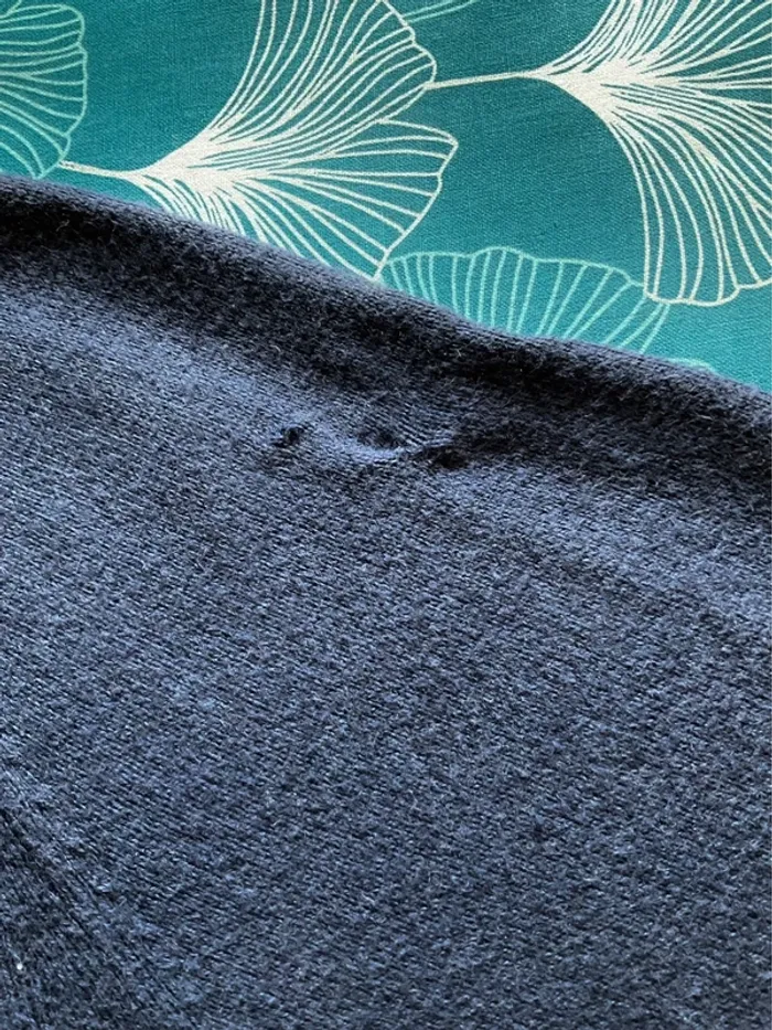 Pull col en V bleu marine pour homme Tommy Hilfiger taille M 471 - photo numéro 4