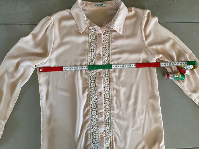 Chemise Queens beige clair avec broderies taille S - photo numéro 11