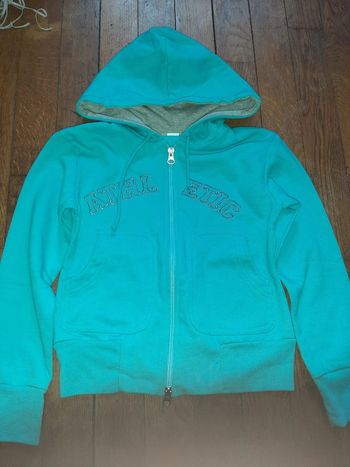 Sweat zippé à capche