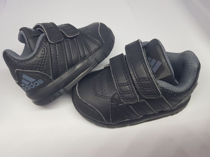Basket adidas taille 19