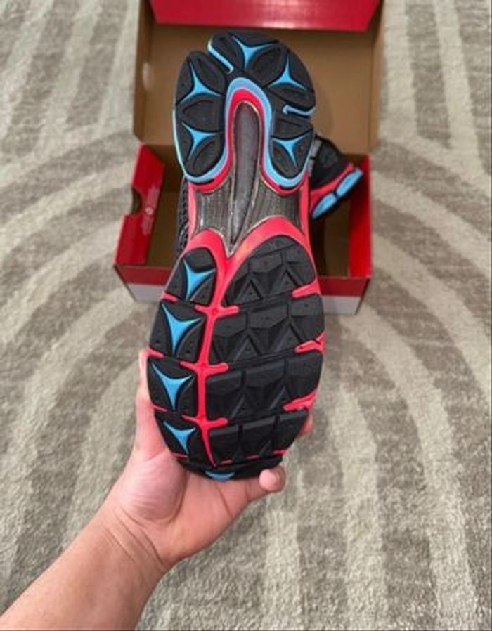 Saucony noir neuf jamais porté - photo numéro 4