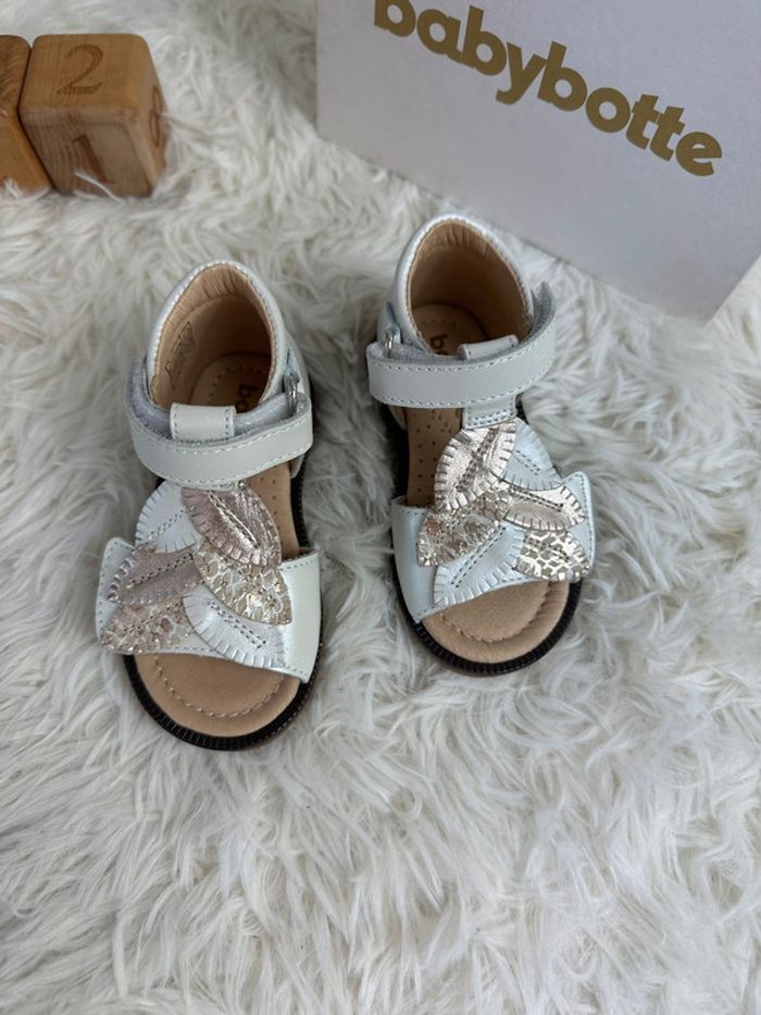 Paire de sandales Babybotte taille 21 - photo numéro 2