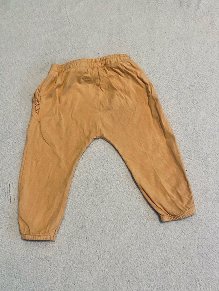 Legging orange fille 9 mois – Avec poches, très bon état - photo numéro 3