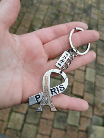 Porte-clés Paris en métal argenté et doré