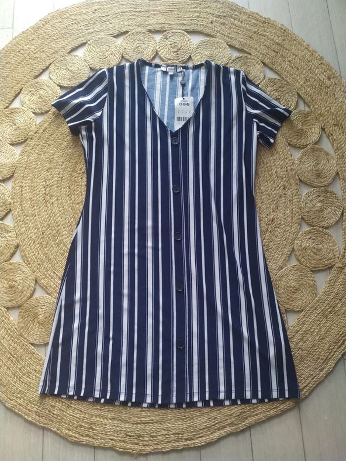 Robe à rayures marine et blanche et à boutons Jennyfer Taille L Neuf avec étiquette - photo numéro 3