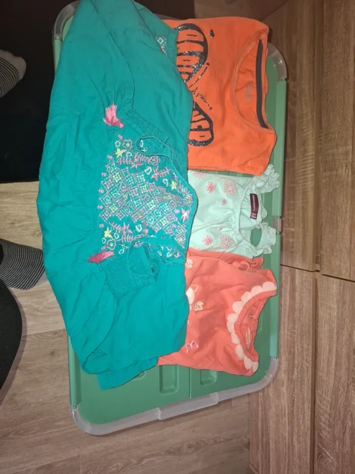 3 tee-shirt et 1 robe