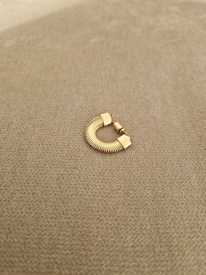 Boucle d'oreilles dorée vintage - photo numéro 4