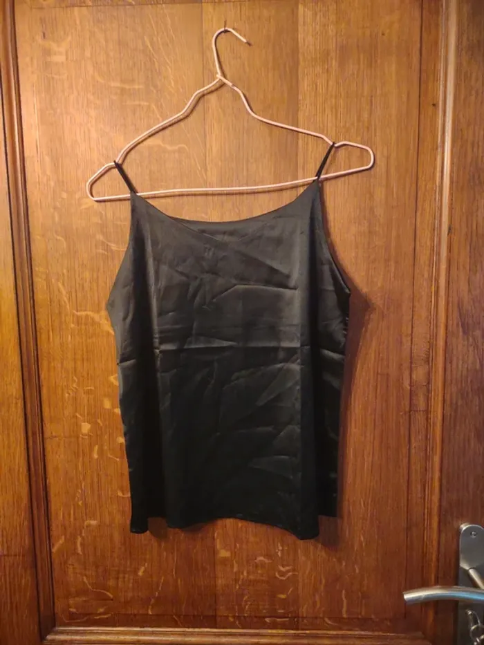 Petit haut satiné noir