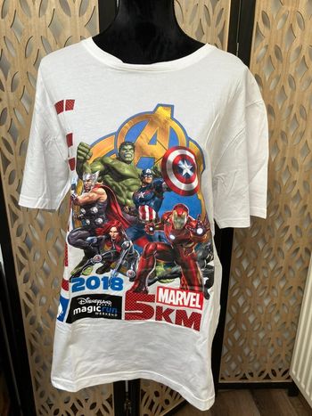 T shirt Marvel taille XL Disneyland Paris neuf