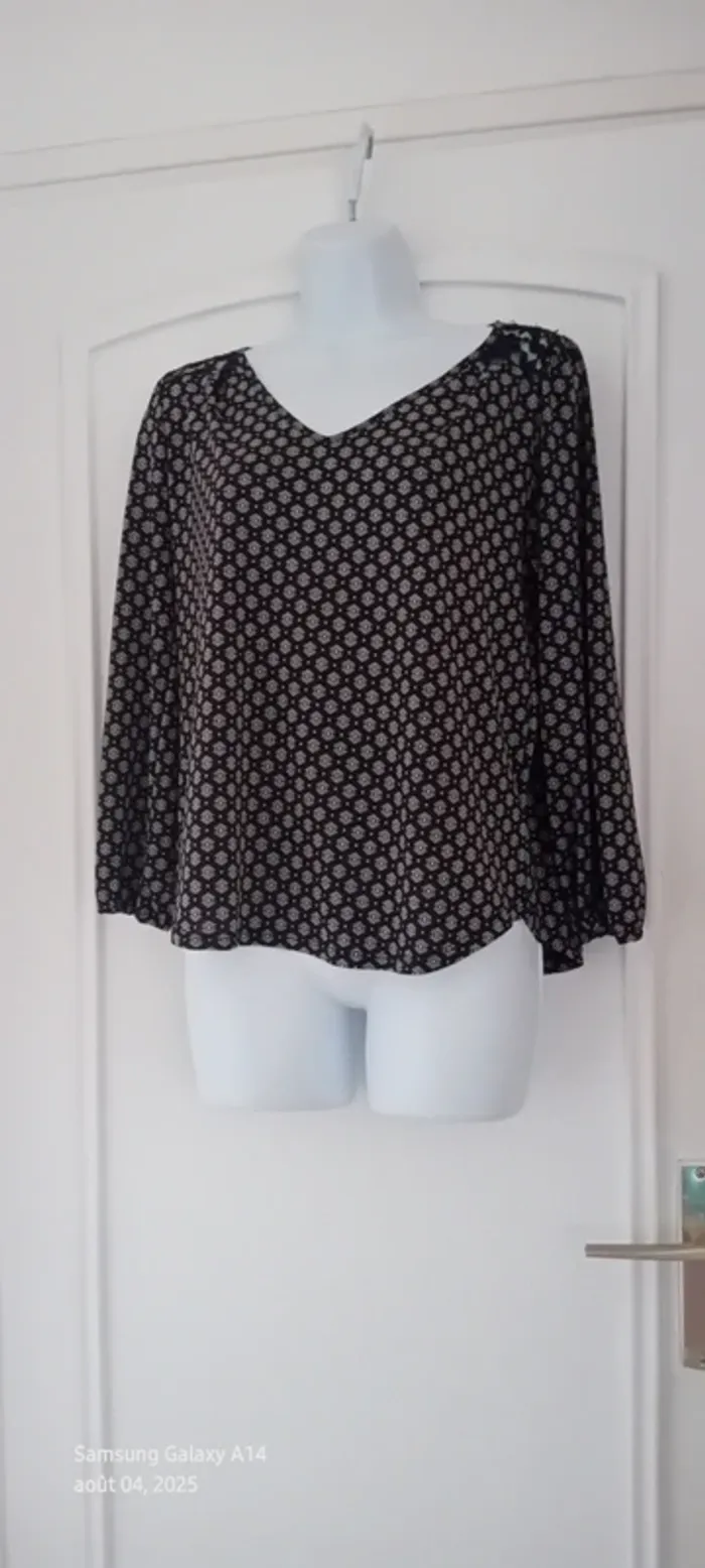 Blouse fluide col en V avec dentelle évasé imprimé géométrique et points noir femme 38 cache cache - photo numéro 8