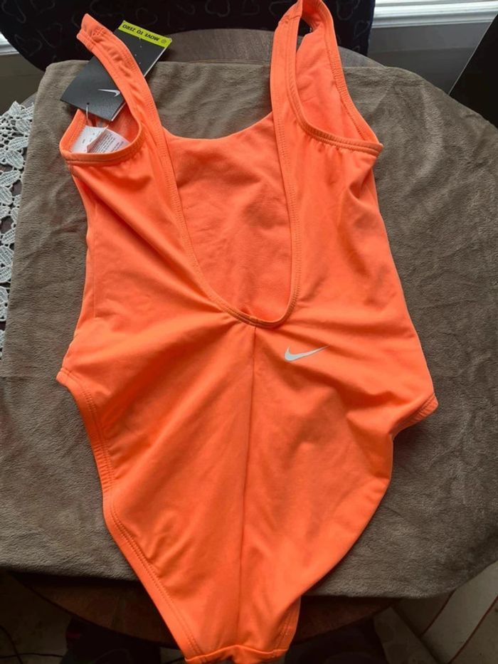 Maillot de bain 1 pièce Nike taille XS - photo numéro 2