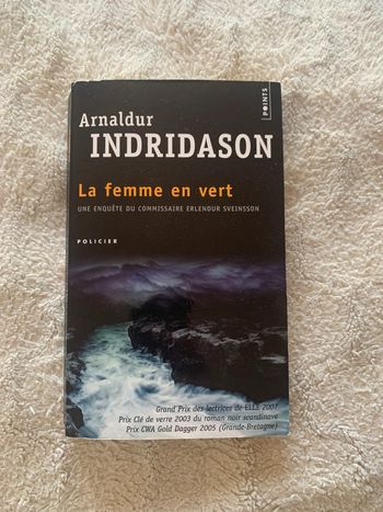 Livre la femme en vert