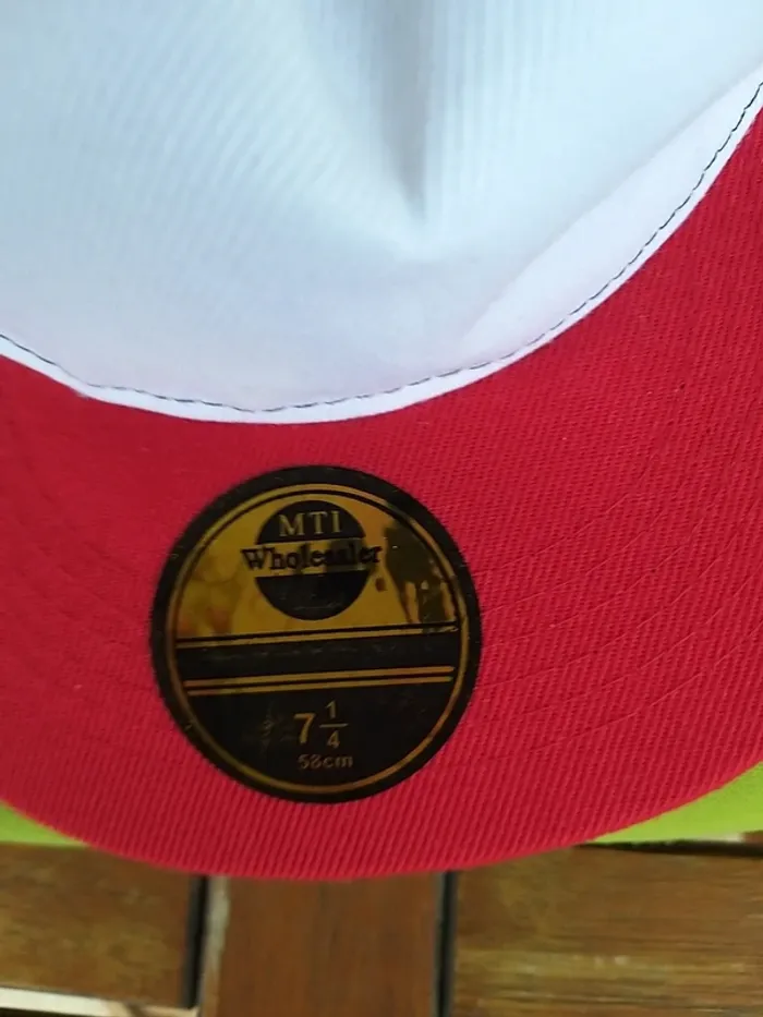 Casquette blanche et rouge - photo numéro 2