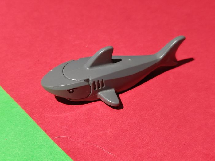 Figurine Requin gris Lego yeux imprimés - vrai Lego - photo numéro 3