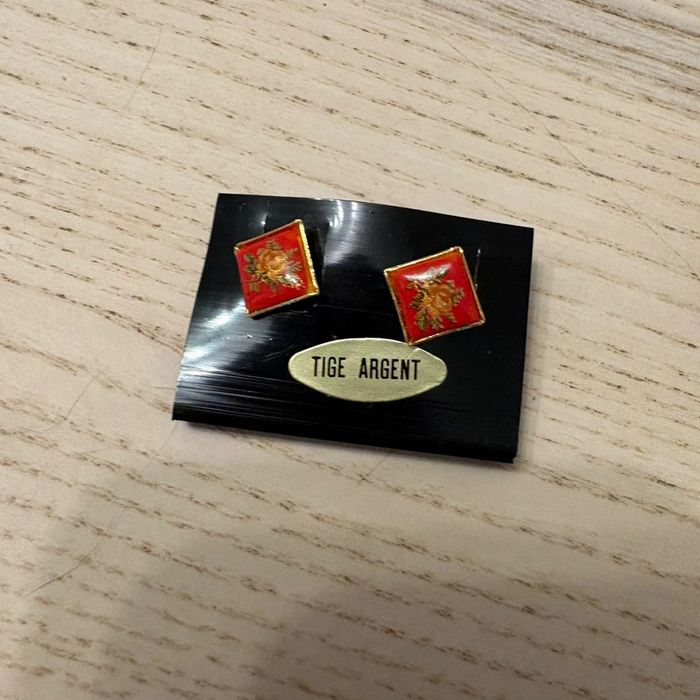 Boucles d’oreilles • rouges • neuves 🌿