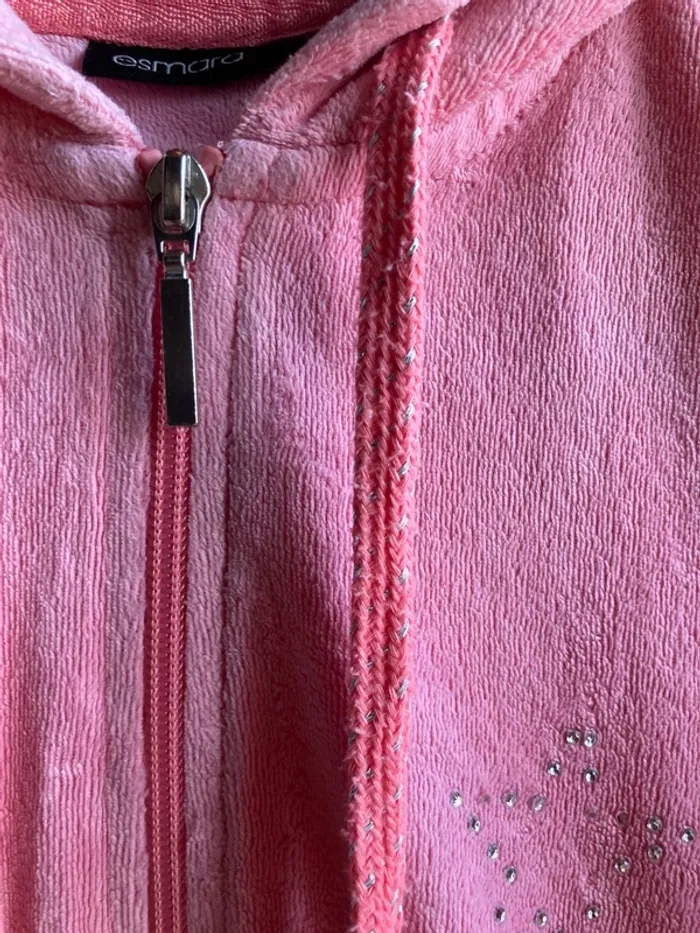 Superbe gilet zippé à capuche en velours rose jamais porté - photo numéro 4