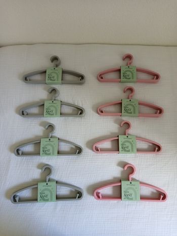 Lot de 48 cintres enfants / bébé neufs