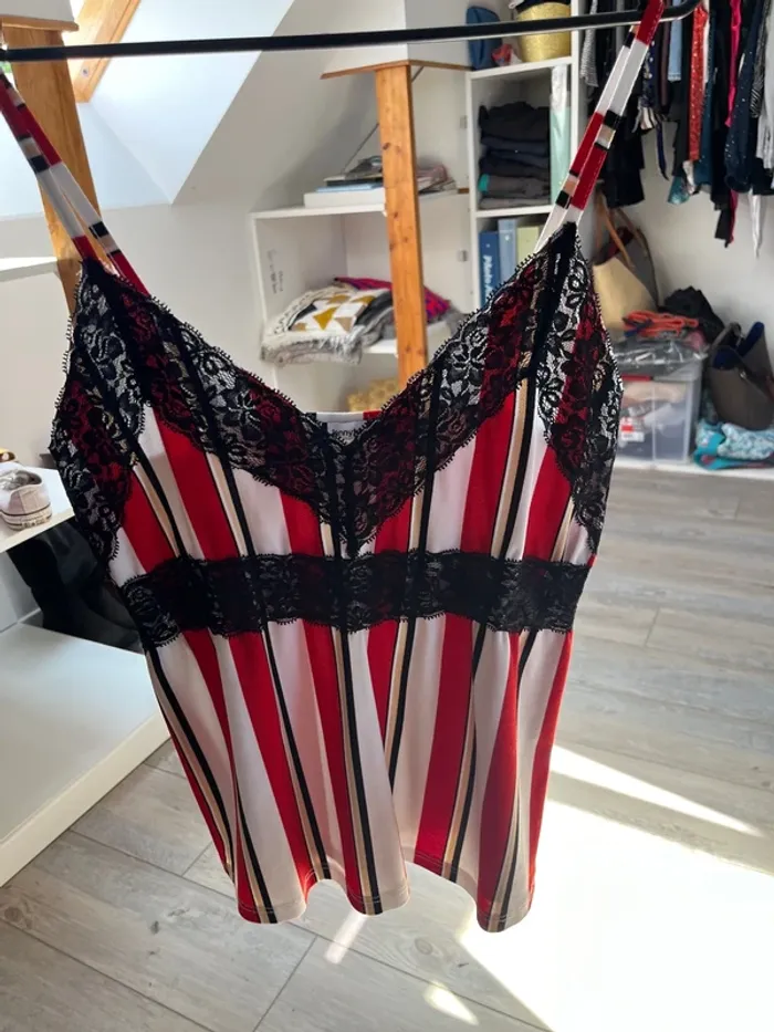 Top rouge et blanc