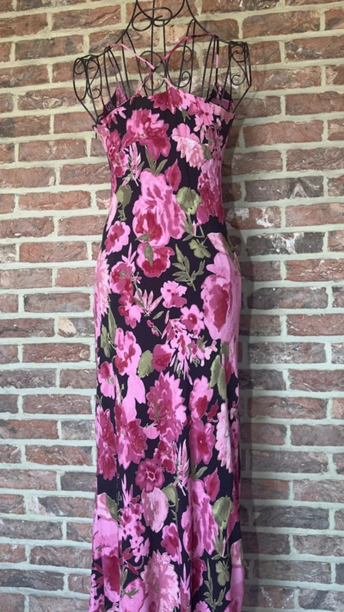 Robe noire à fleurs roses asymétrique - photo numéro 15