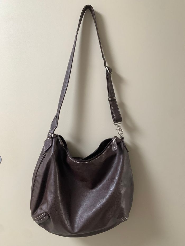 Sac bandoulière en cuir marron Mac Douglas en très bon état - photo numéro 2