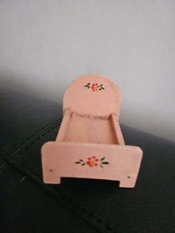 Lit de poupée vintage