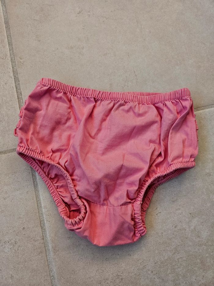 Culotte sur couche bébé - photo numéro 2