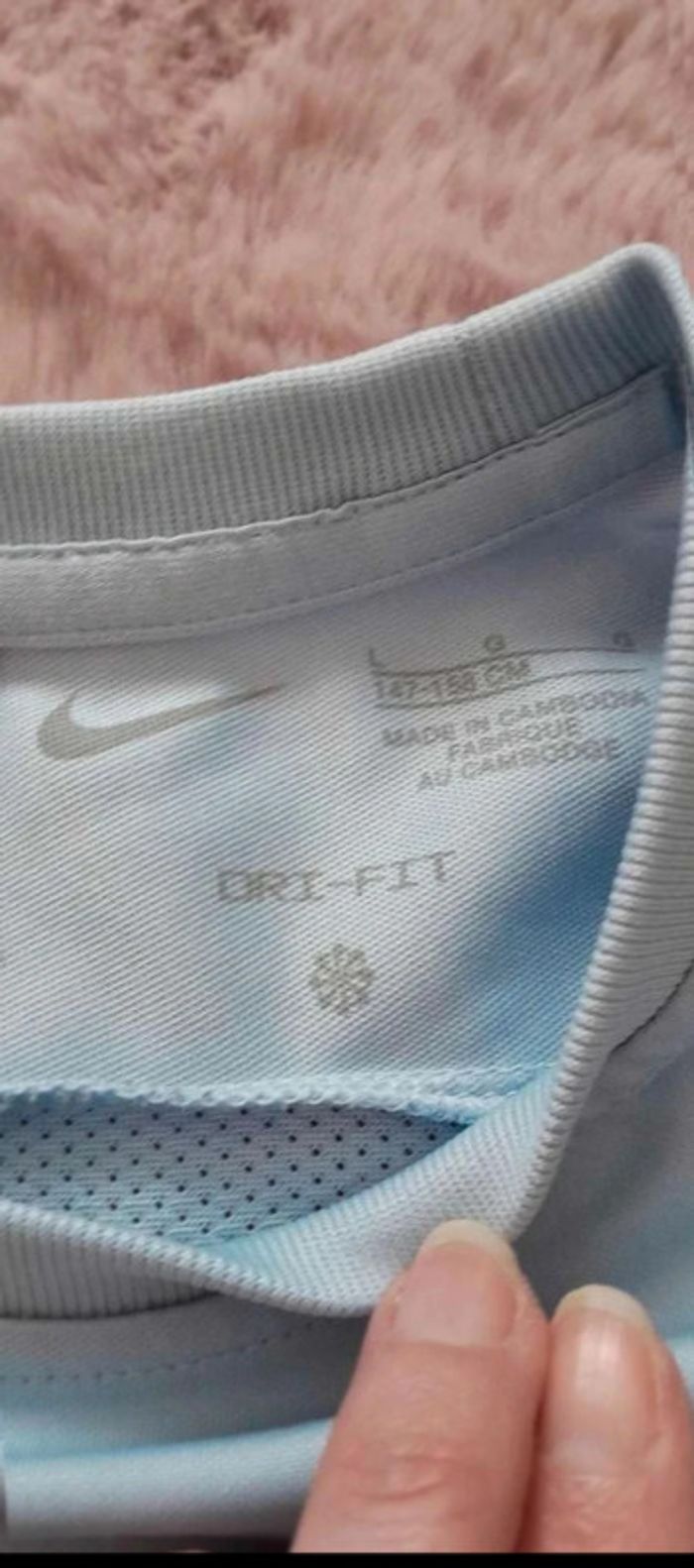 T-shirt  nike enfant taille L  bleu ciel 12 ans - photo numéro 3