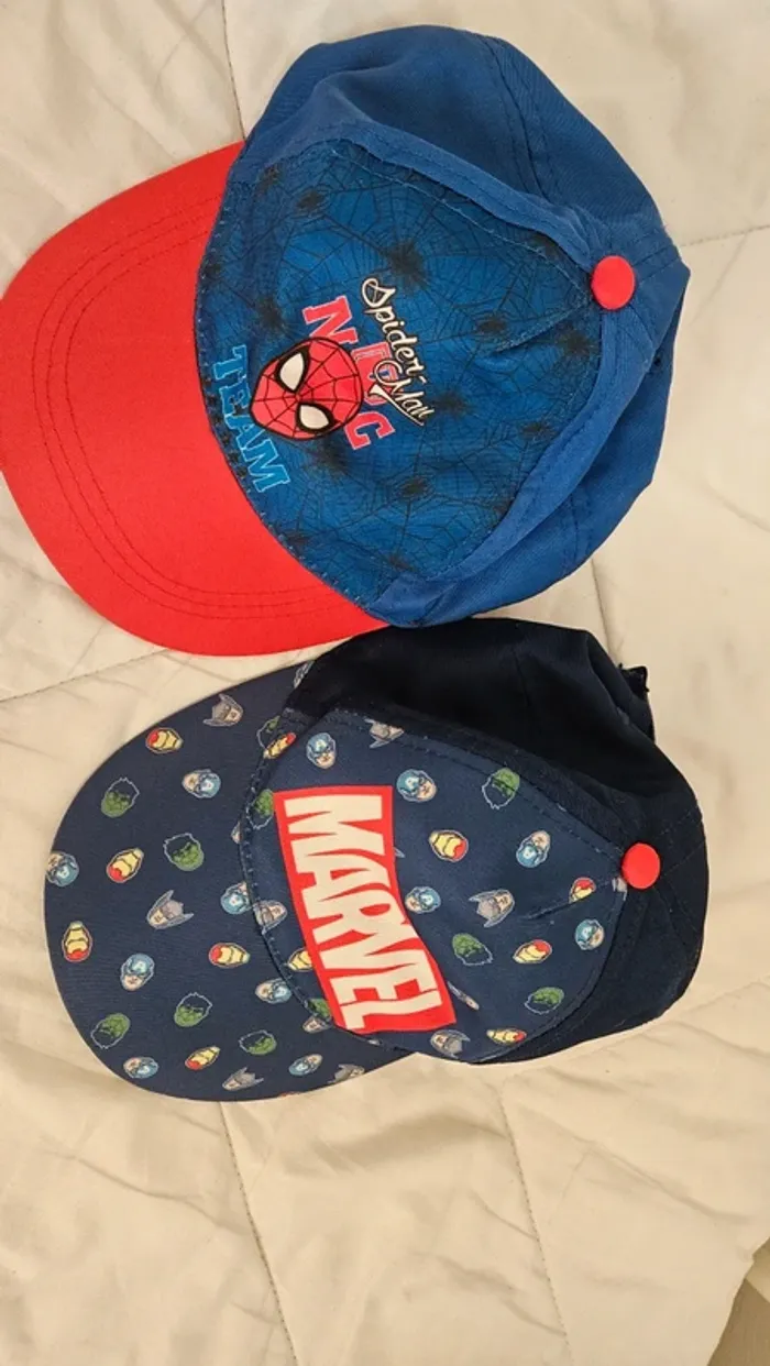 Lot 2 casquettes + 3 paires Socquettes - photo numéro 3