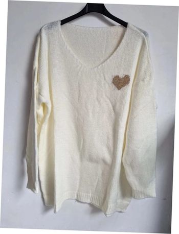 Pull blanc avec coeur curvy