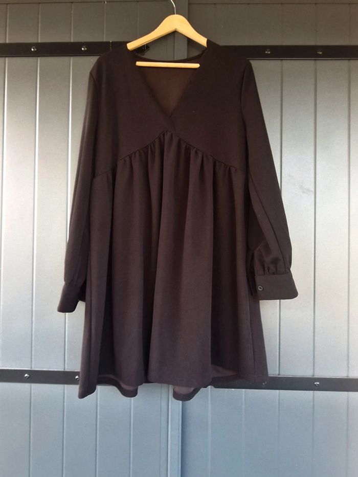 Robe mi longue noir festonné - photo numéro 5