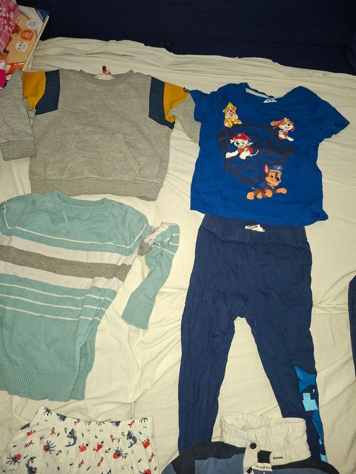 Lot 5 ans t shirt pull - photo numéro 3