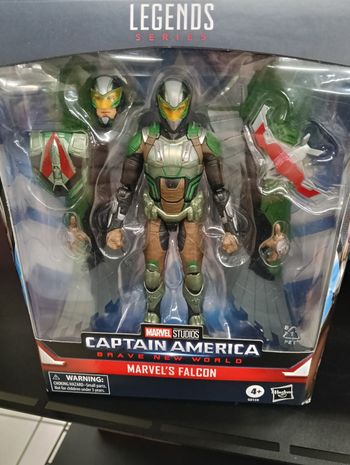 Figurine Captain América The Faucon 