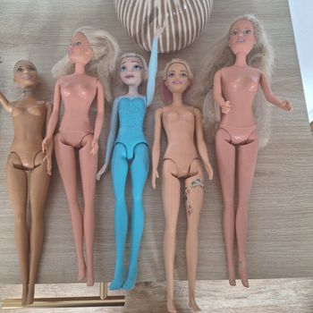 Lot 5 barbies