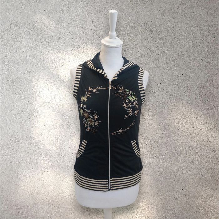 Veste à capuche satinée à motifs brodés sans manche taille S