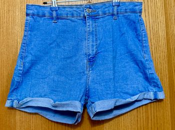 Short en jean bleu bershka