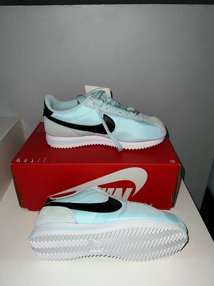 Basket Nike taille 35.5 unisex - photo numéro 2