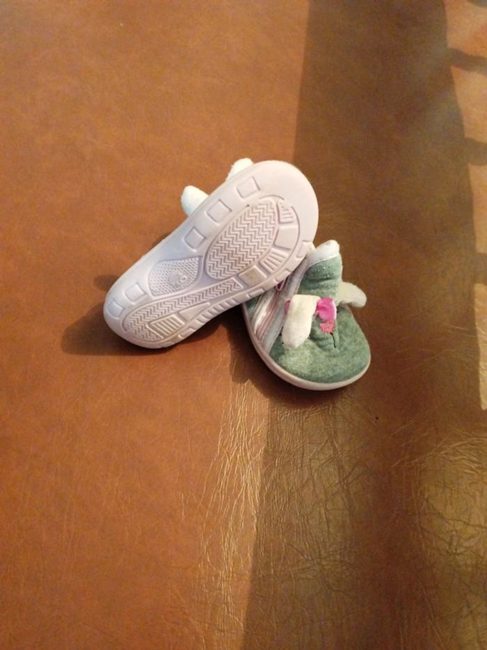 Chaussons taille 19