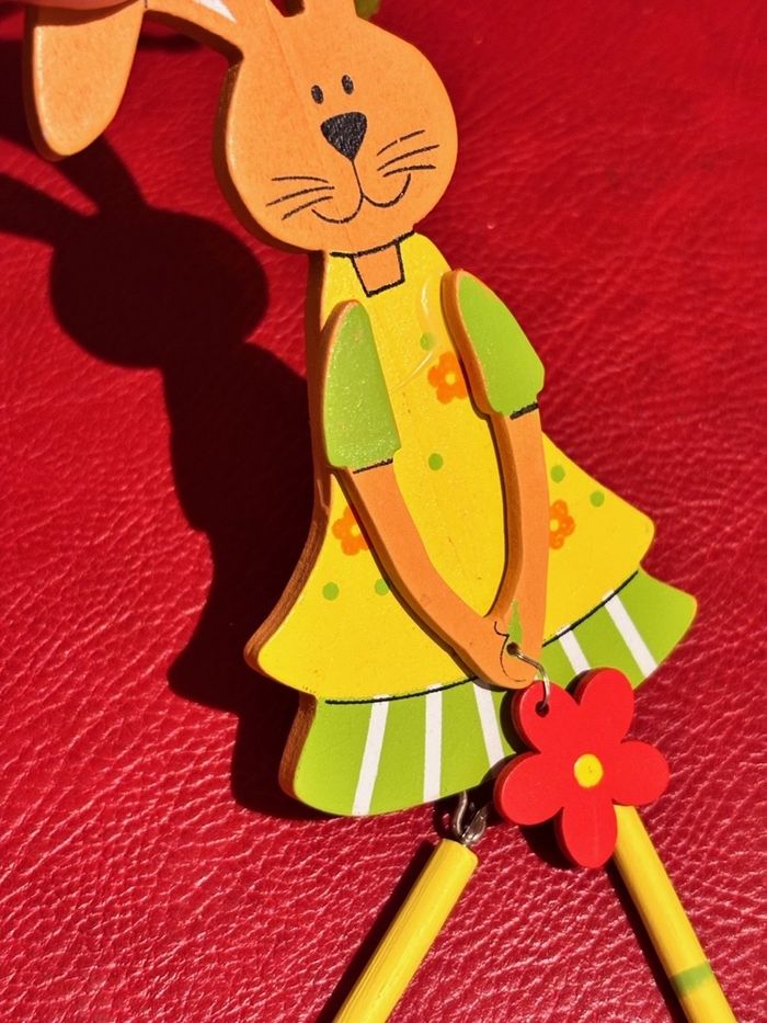 Lapine en bois à suspendre déco mobile Pâques - photo numéro 3