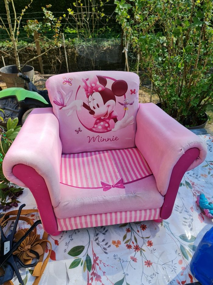 Fauteuil rembourré Minnie disney avec pied