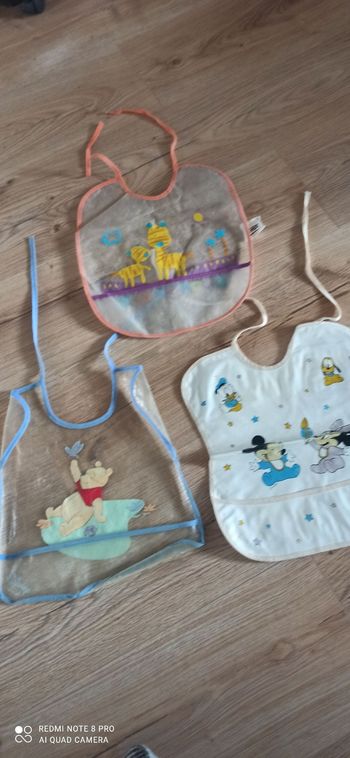 3 bavoirs plastifies