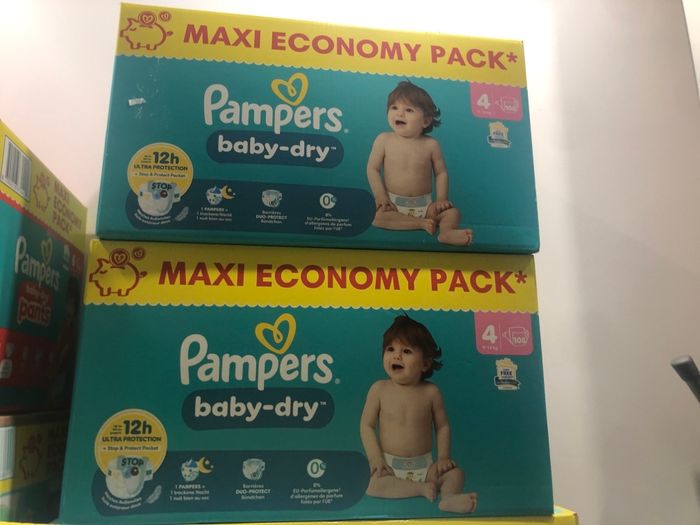 Lot 2 cartons Pampers baby dry taille 4 - photo numéro 1