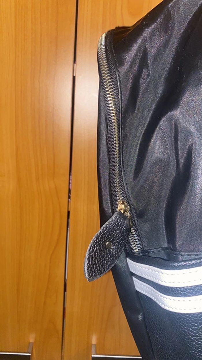 Sac a dos noir avec bandes de couleurs - photo numéro 7